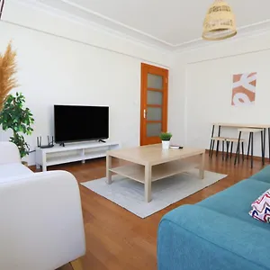 Spacious And Flat In Sisli شقة